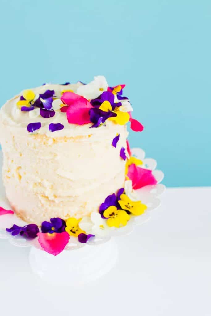 HOW TO DECORATE A NAKED CAKE WITH EDIBLE FLOWERS
