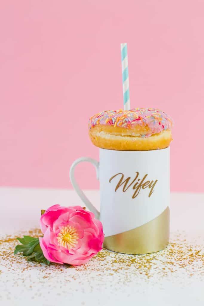 DIY WIFEY AND HUBBY MUGS! THE PERFECT HANDMADE GIFT FOR
