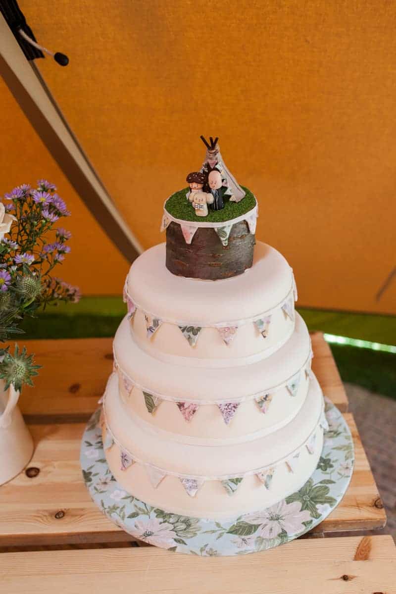 A Handmade & Laid-back Backyard Wedding in a Tipi (17)