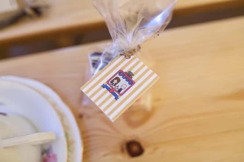 A Handmade & Laid-back Backyard Wedding in a Tipi (8)