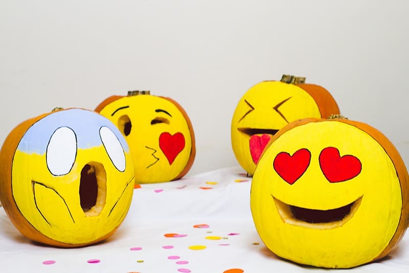 DIY Emoji Pumpkins Halloween Decor Fun Painting Tutorial-3