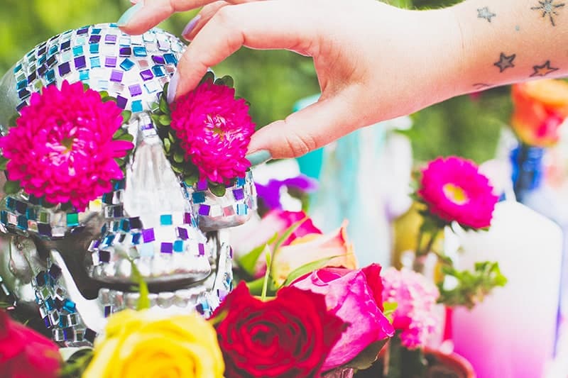 DIY Mosaic Skull Mexican Wedding Inspiration Tutorial Dia de los muertos Step 7