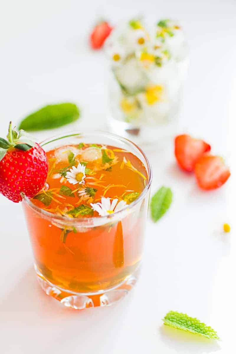 DIY strawberry infused iced tea recipe with floral mint ice cubes-4