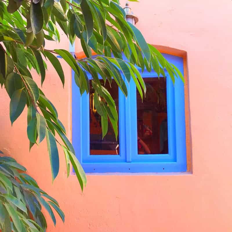 Santorini Oia Travel Guide Reccomendations Honeymoon Colourful Place Greece_-105