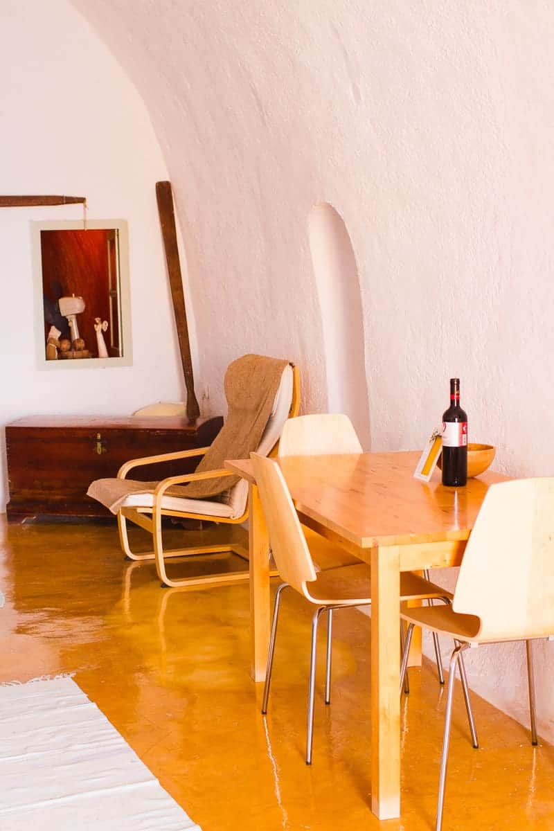 Santorini Oia Travel Guide Reccomendations Honeymoon Colourful Place Greece_-129