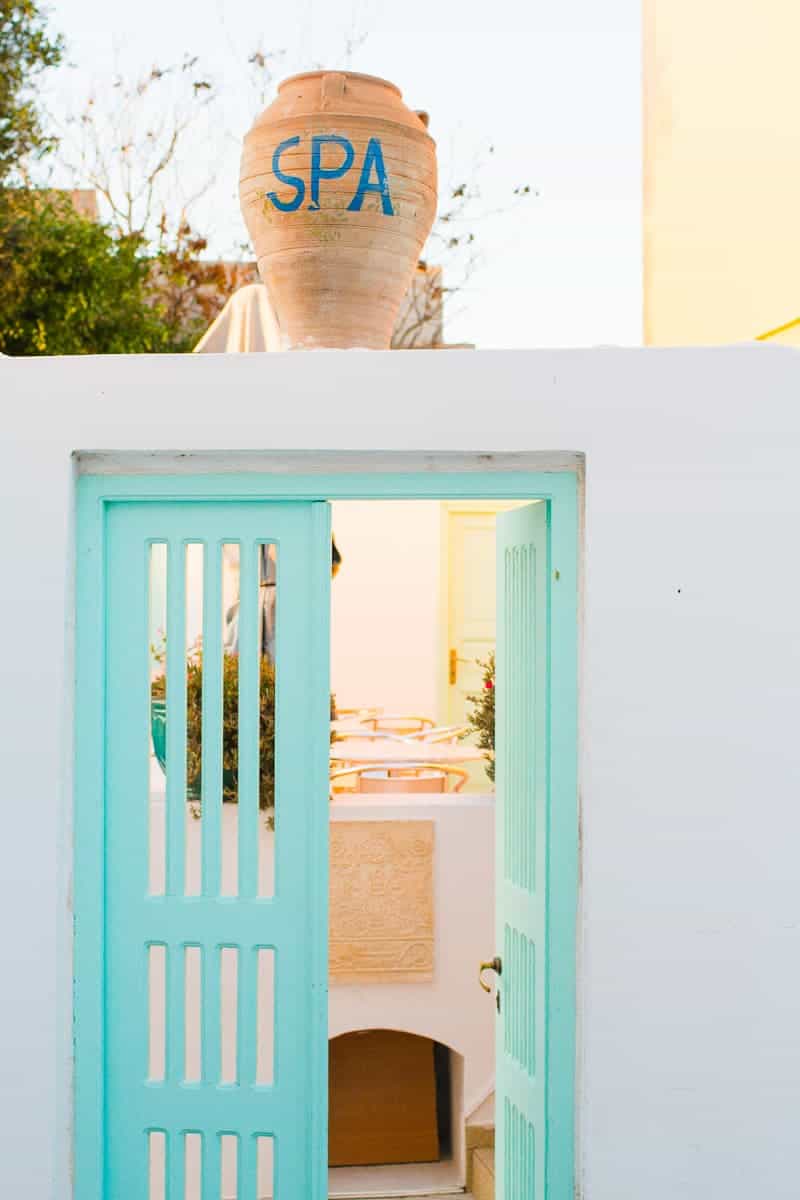 Santorini Oia Travel Guide Reccomendations Honeymoon Colourful Place Greece_-25