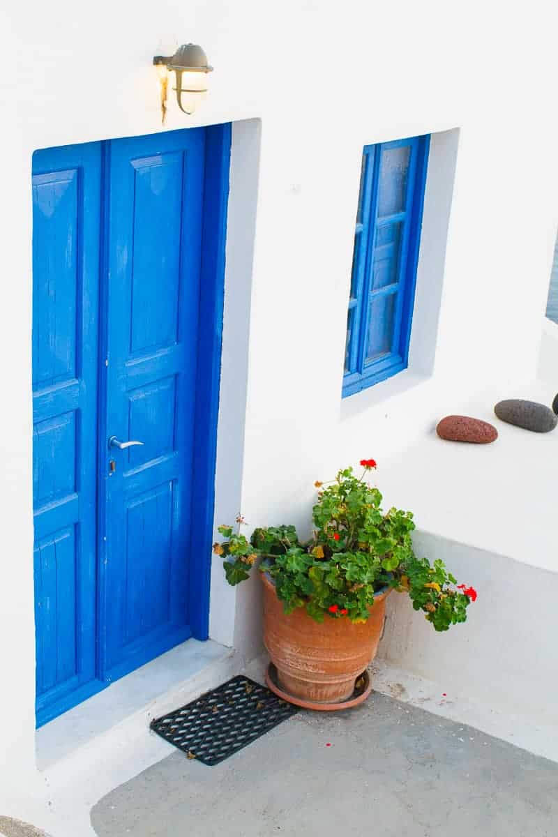 Santorini Oia Travel Guide Reccomendations Honeymoon Colourful Place Greece_-31