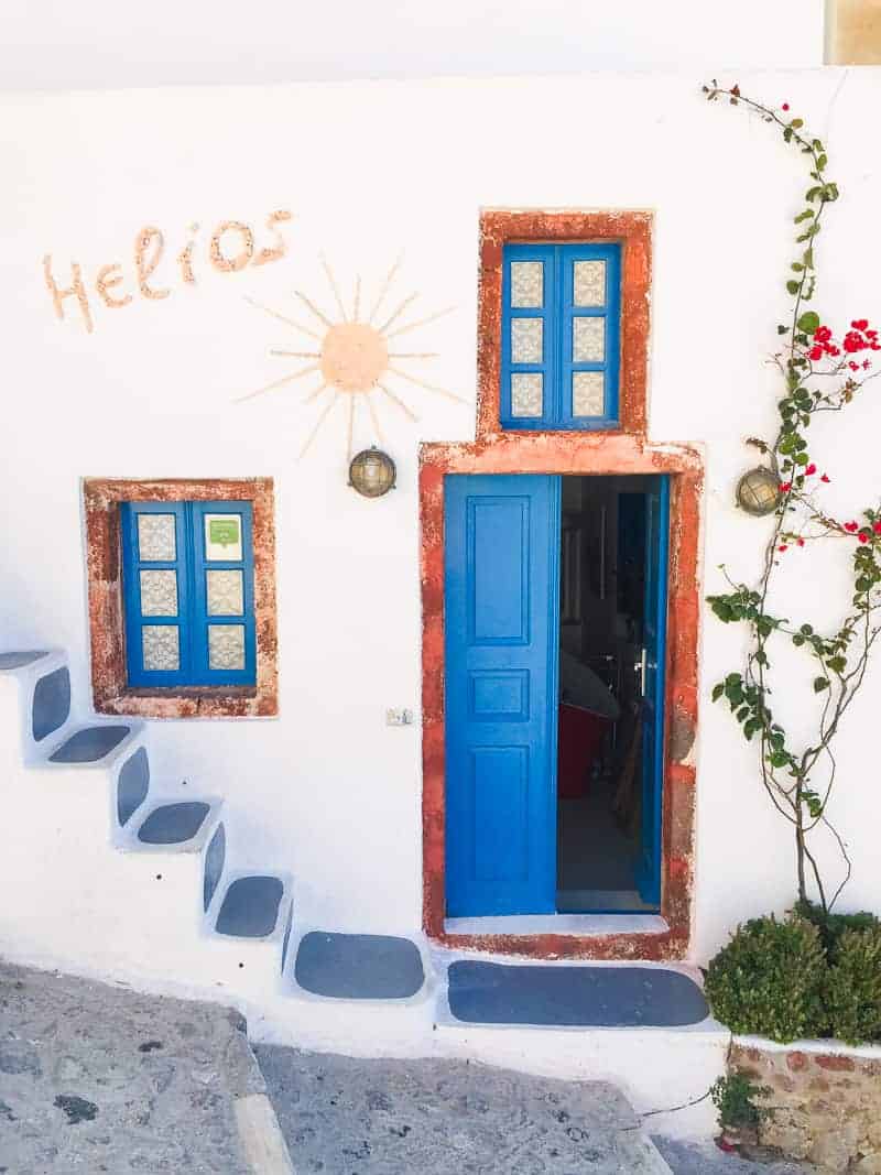 Santorini Oia Travel Guide Reccomendations Honeymoon Colourful Place Greece_-94