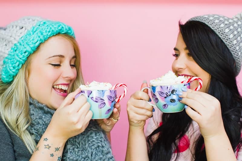 Hot chocolate bar oliver bonas pastel themed decoration christmas xmas styling mint pink blue pine cones mugs festive pretty modern DIY how to-15