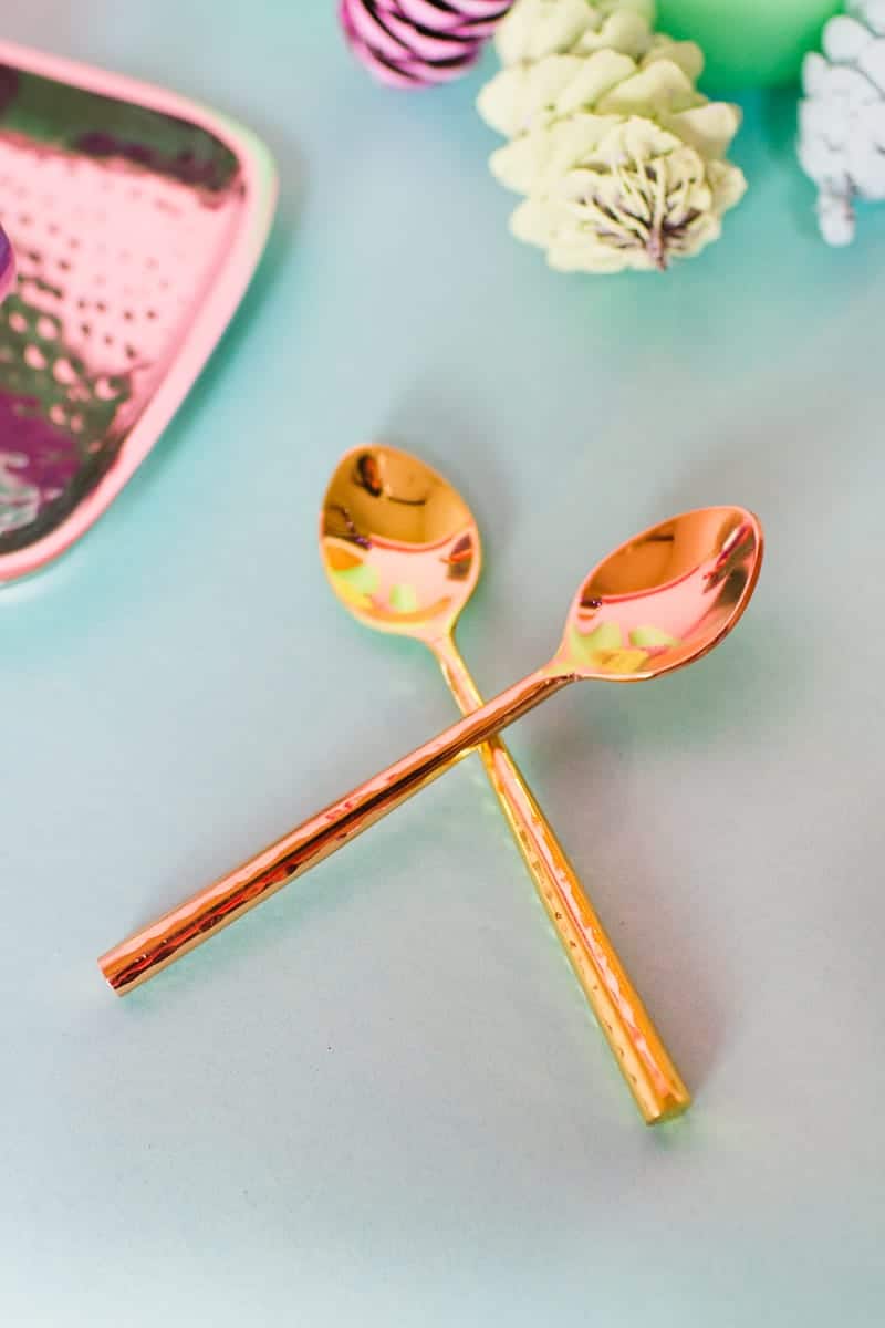 Hot chocolate bar oliver bonas pastel themed decoration christmas xmas styling mint pink blue pine cones mugs festive pretty modern DIY how to-5