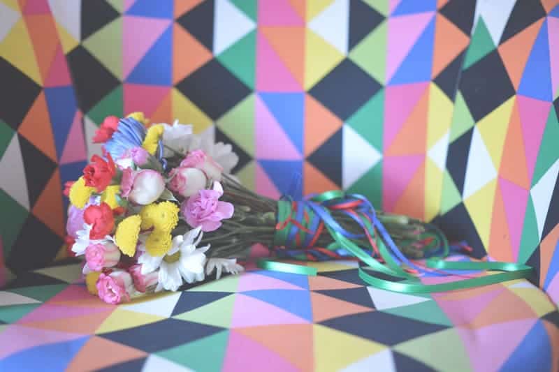 Groovy 70s wedding inspiration with bold geometric prints and flowers 10