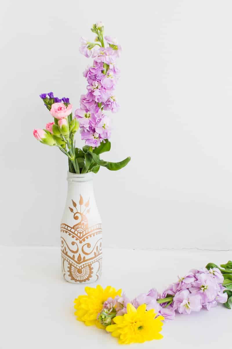 DIY metallic henna style pattern sharpie bottle tutorial wedding decor
