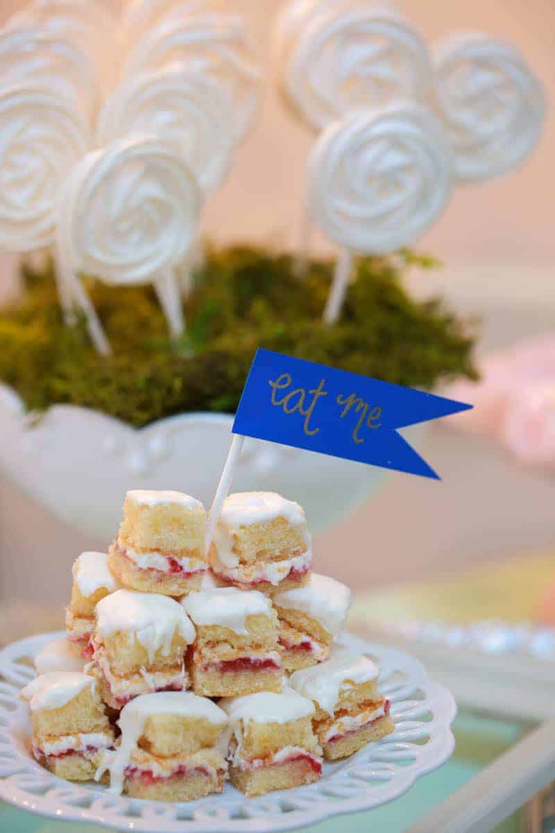 MODERN ALICE IN WONDERLAND THEMED WEDDING (10)
