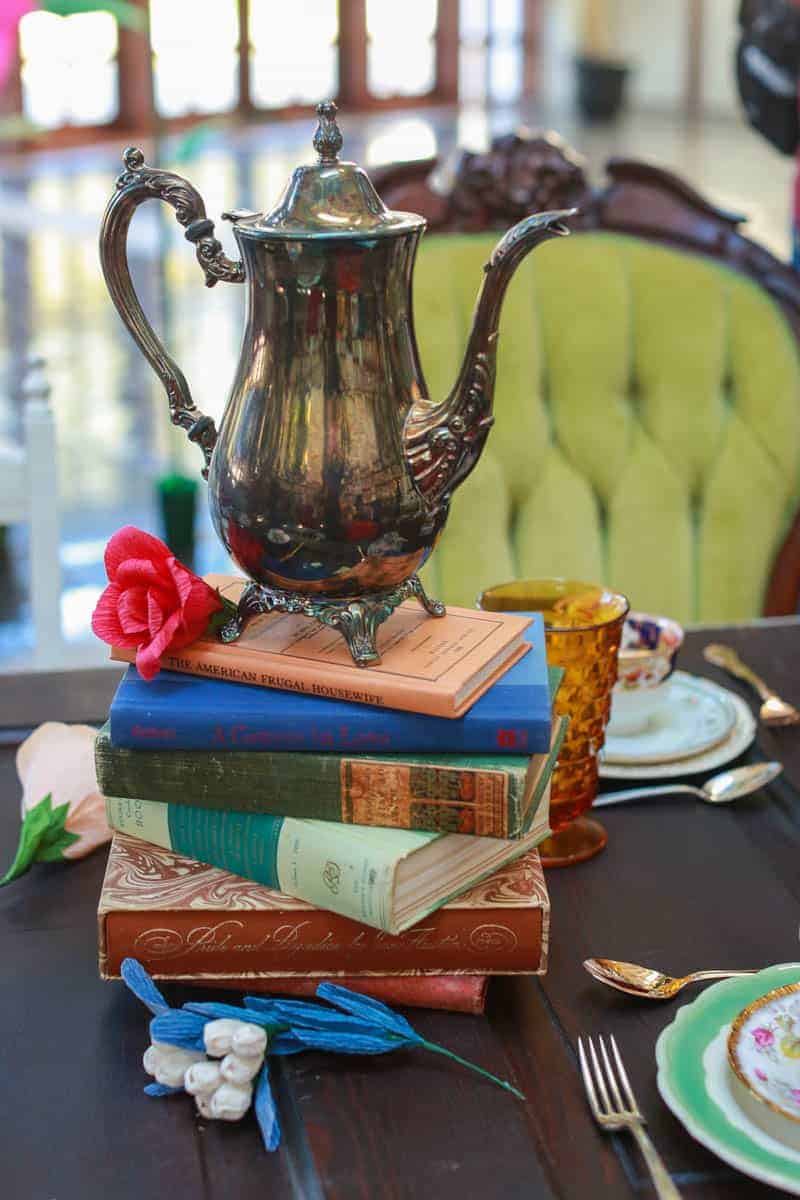 MODERN ALICE IN WONDERLAND THEMED WEDDING (11)