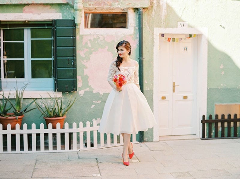COLOURFUL WEDDING INSPIRATION IN BURANO, ITALY (13)