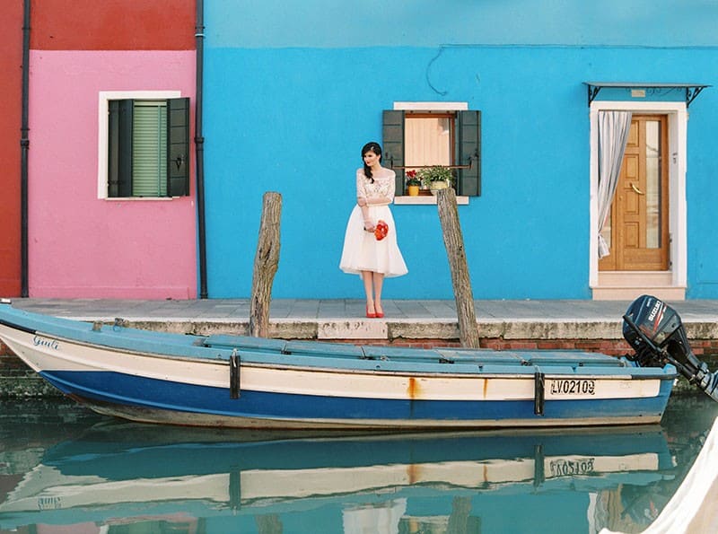 COLOURFUL WEDDING INSPIRATION IN BURANO, ITALY (17)