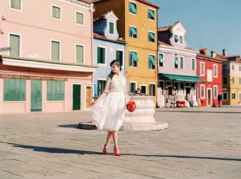 COLOURFUL WEDDING INSPIRATION IN BURANO, ITALY (24)