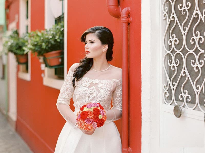 COLOURFUL WEDDING INSPIRATION IN BURANO, ITALY (7)