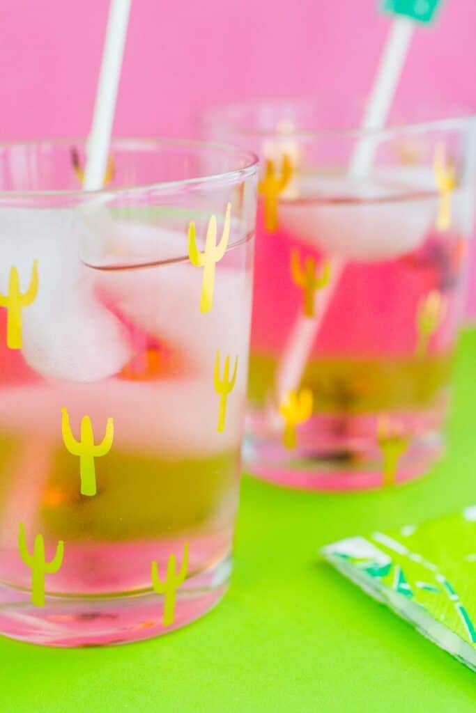 MAKE THESE FUN CACTUS DRINK STIRRERS WITH THIS FREE PRINTABLE DIY