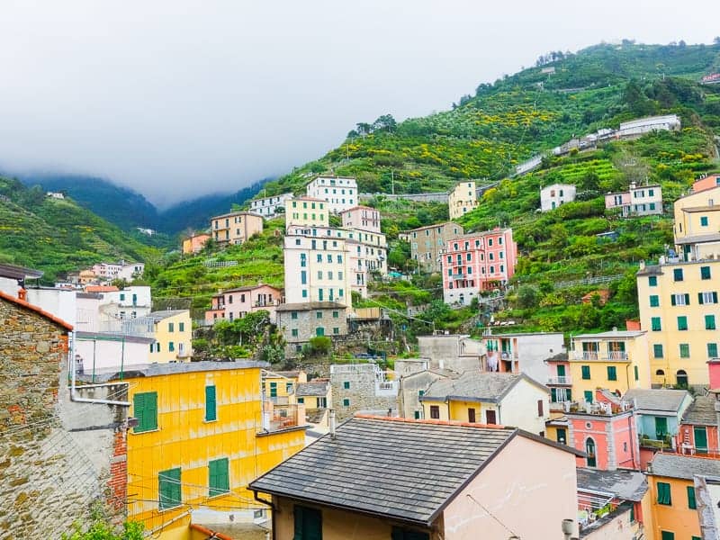 Cinque Terre Travel Guide Train Hiking Italy Information Advice Reccomendation Colourful_-8