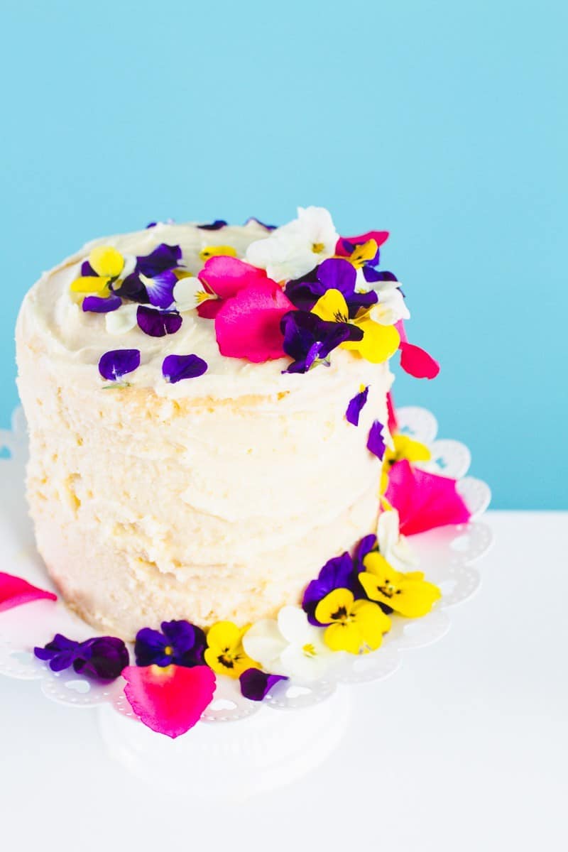 How-to-decorate-naked-wedding-cake-with-edible-flowers
