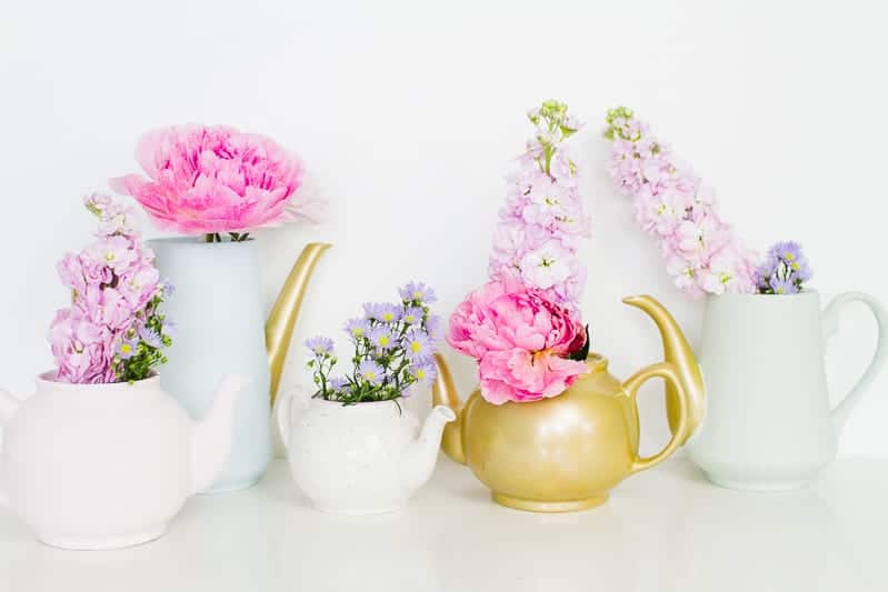 Upcycling Teapots Rustoleum patel recreate vases flowers centrepieces pretty vintage_-3