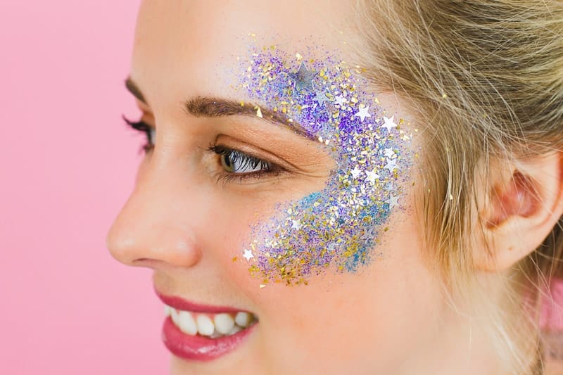 DIY Glitter Station Wedding Make Your own sparkle station glitter face makeup festival_-4