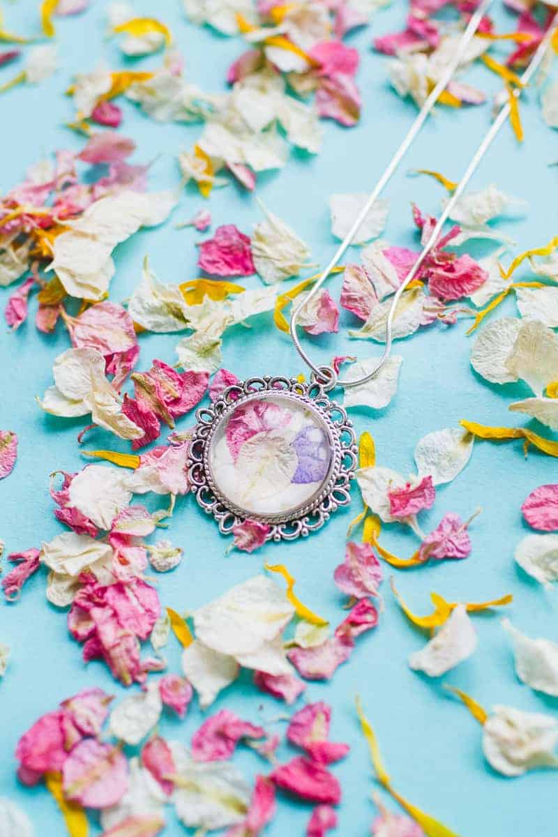 diy-flower-floral-petal-necklace-homemade-bridesmaids-gift-natural-confetti-shropshire-petals-_-8