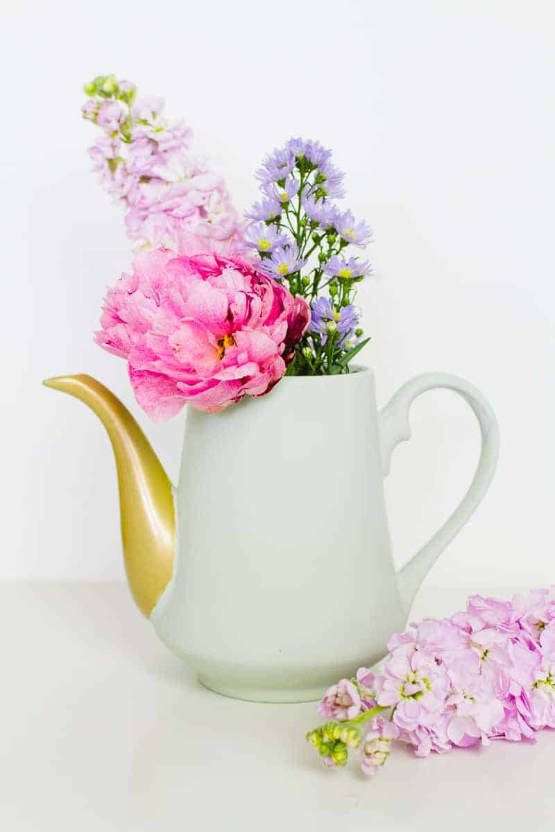 upcycled-chalk-paint-tea-pots-flower-vases-centrepieces