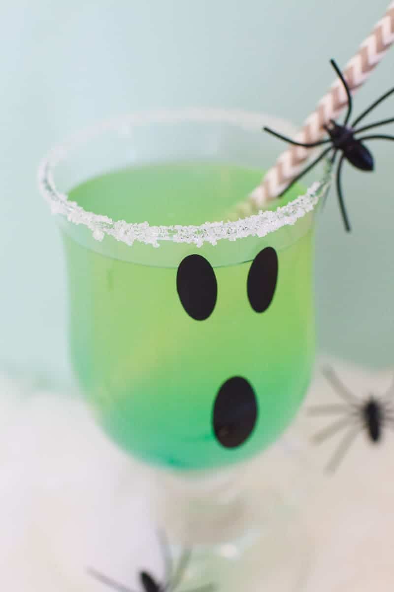 green-halloween-cocktail-recipe-rum-curacao-apple-sours-fun-ghost-spooky-ombre-blue-4
