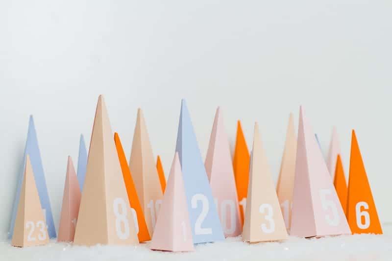 diy-advent-calendar-christmas-tree-pyramid-modern-colourful-handmade-cricut-card-sweets-candy-chocolate-34