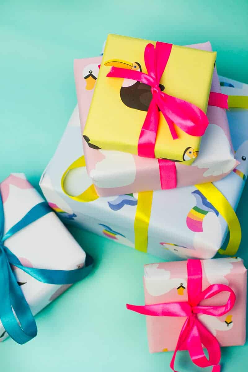 free-printable-pool-float-wrapping-paper-christmas-gift-wrap-birthday-flamingo-toucan-swan-unicorn-themed-16