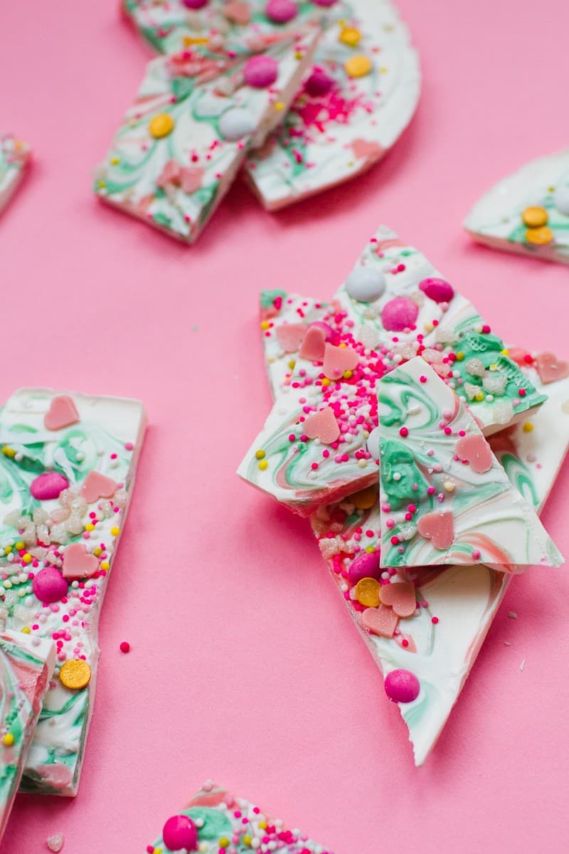 candy-bark-christmas-festive-pink-green-white-candy-melts-chocolate-bark-xmas-sprinkles-favours-6