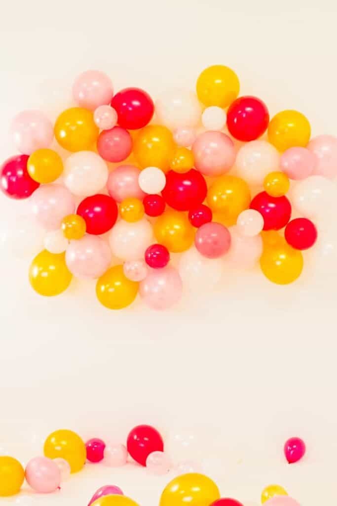 DIY BALLOON WALL BACKDROP FOR YOUR NYE PARTY! BespokeBride Wedding Blog