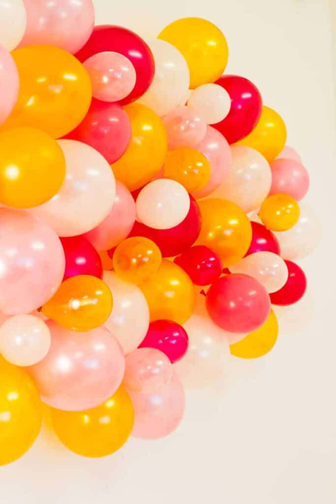 DIY BALLOON WALL BACKDROP FOR YOUR NYE PARTY! BespokeBride Wedding Blog