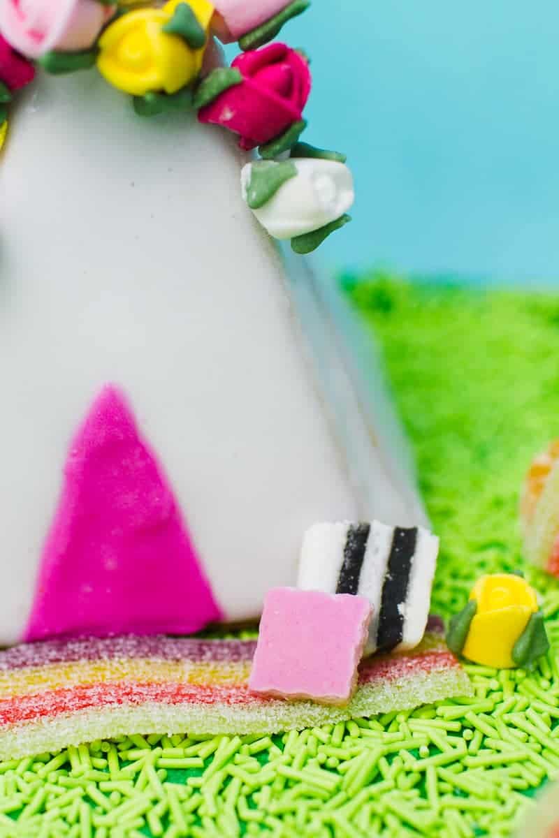 unique-ginger-bread-house-teepee-tipi-christmas-fun-festival-colourful-bake-make-your-own_-19