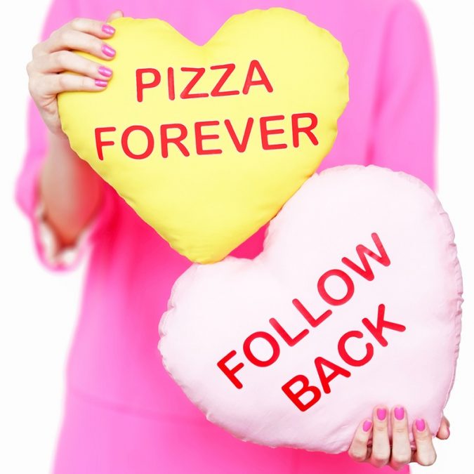 60+VALENTINES-DAY-GIFT-DIY’S-FOR-YOUR-GAL-PALS-CONVERSATION-HEART-PILLOWS-GALENTINES