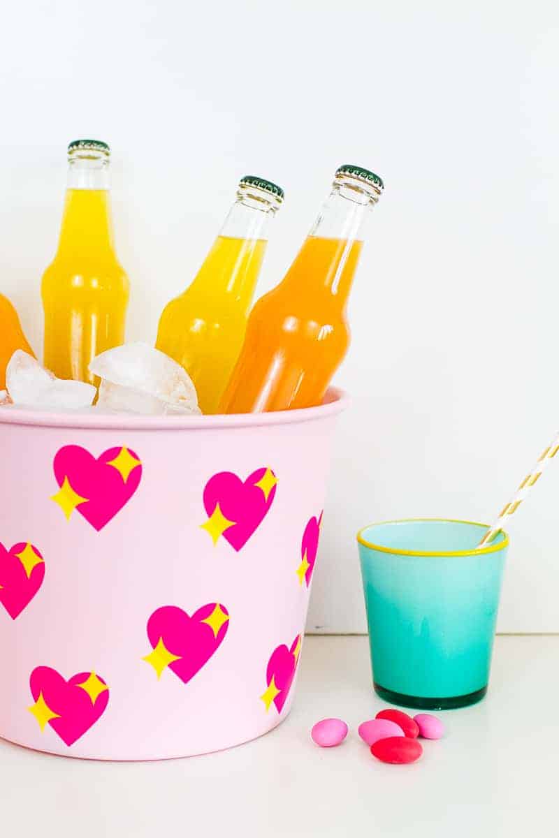 diy-emoji-heart-ice-bucket-valentines-day-drinks-cooler-cute-pink-tutorial_-14