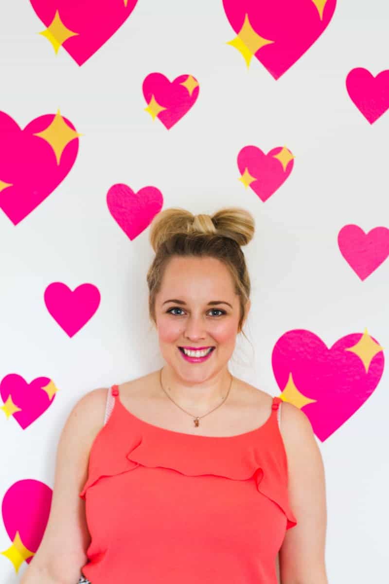 HOW TO MAKE YOUR OWN EMOJI HEART BACKDROP FOR VALENTINES DAY (2)