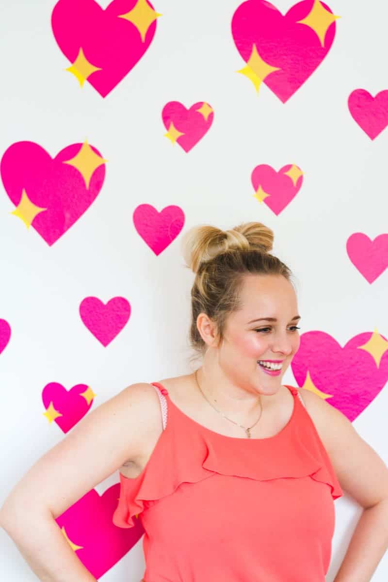 HOW TO MAKE YOUR OWN EMOJI HEART BACKDROP FOR VALENTINES DAY (3)