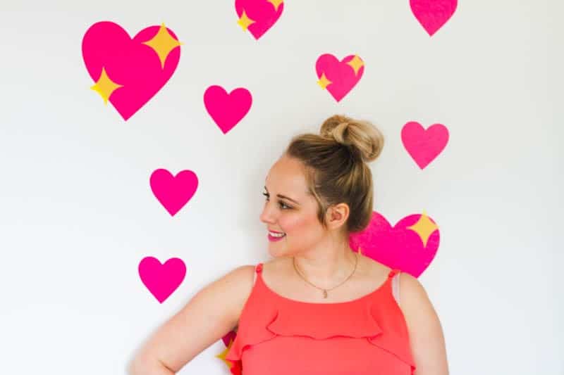 HOW TO MAKE YOUR OWN EMOJI HEART BACKDROP FOR VALENTINES DAY (4)