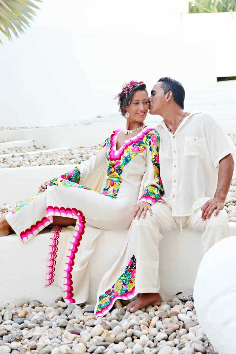 https://www.bespoke-bride.com/wp-content/uploads/2017/01/MYSTICAL-VIBRANT-WEDDING-IDEAS-IN-SAYLUTIA-MEXICO-17-800x1200.jpg