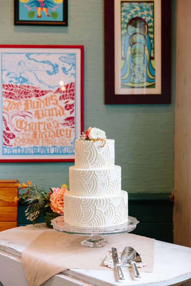 INTIMATE WEDDING IN THE COLORFUL CHARLESTON POUR HOUSE TAVERN (15)