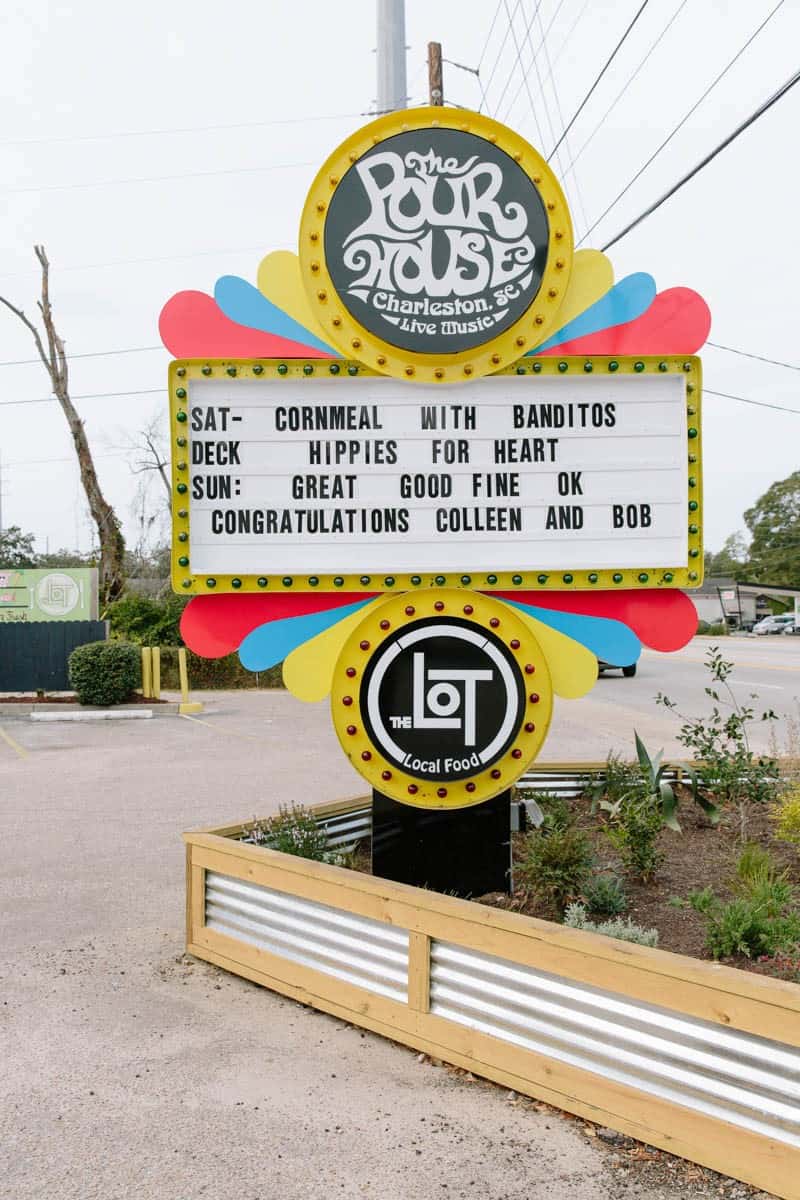 INTIMATE WEDDING IN THE COLORFUL CHARLESTON POUR HOUSE TAVERN (7)