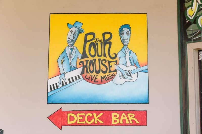 INTIMATE WEDDING IN THE COLORFUL CHARLESTON POUR HOUSE TAVERN (9)