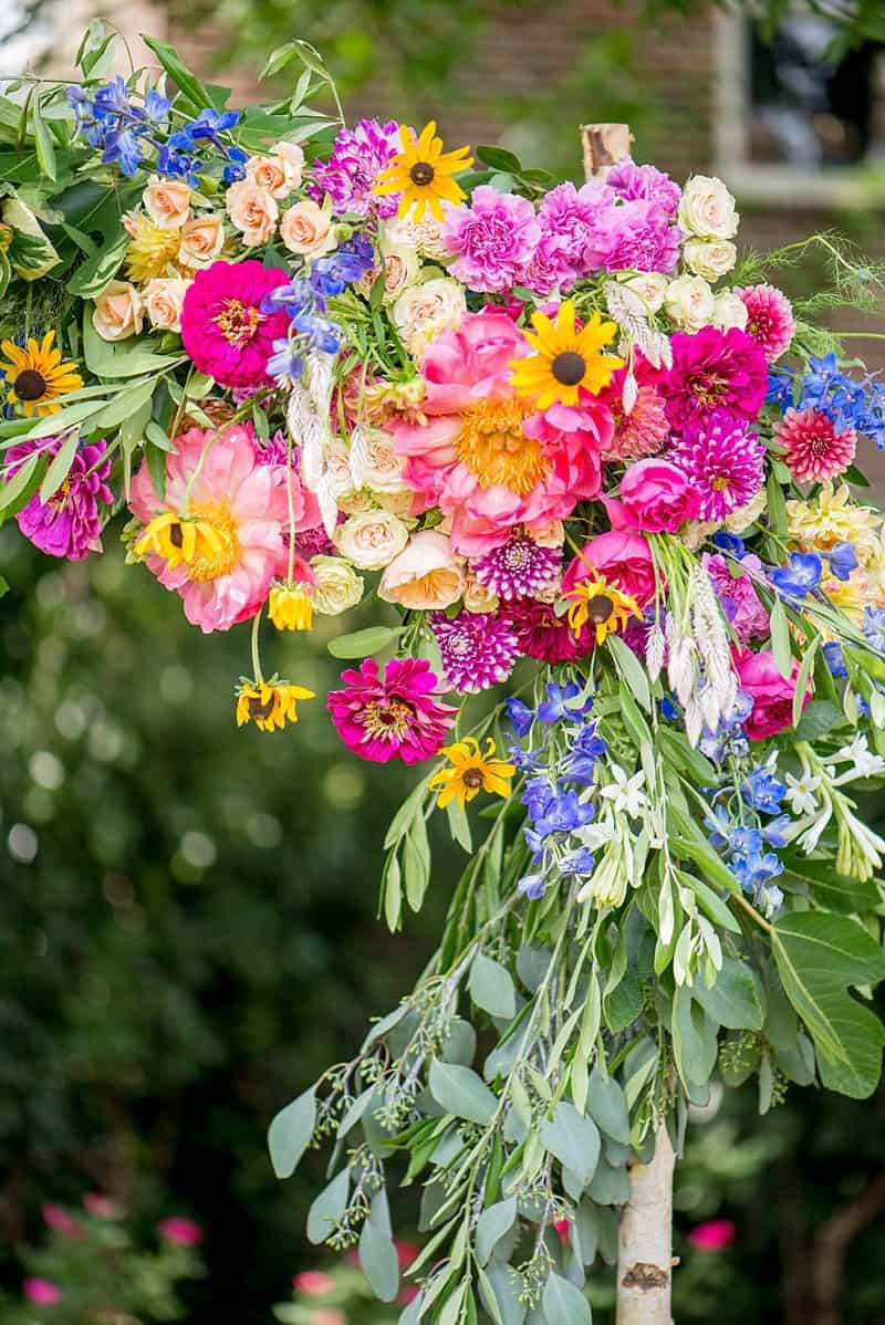 STYLISH FLORAL & FOLIAGE MERRIMON WYNNE HOUSE WEDDING (10)