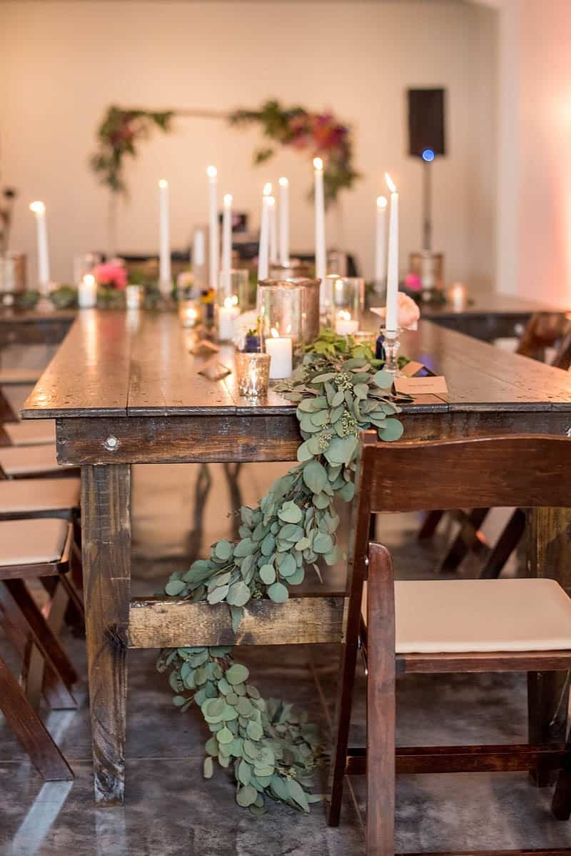 STYLISH FLORAL & FOLIAGE MERRIMON WYNNE HOUSE WEDDING (21)