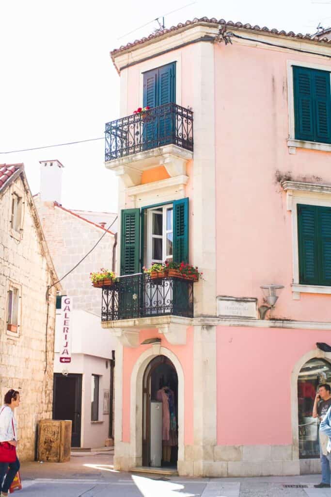 CROATIA TRAVEL GUIDE WHAT TO DO, WHERE TO EAT & WHAT TO SEE IN ZADAR