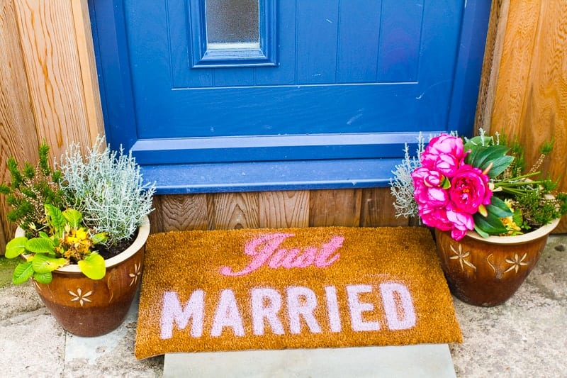 DIY Just Married Door Mat Spray Paint Rustoleum Cricut Newlywed Project Tutorial-2
