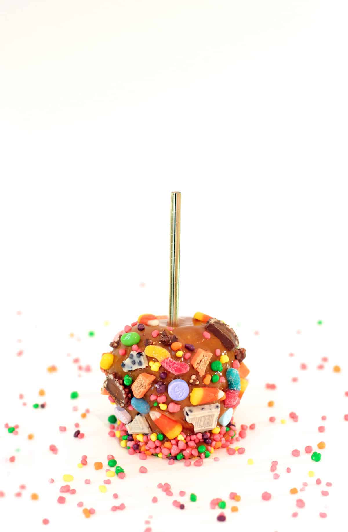 OUR FAVOURITE HALLOWEEN THEMED PARTY FOOD RECIPES! - Halloween Candy Caramel Apple